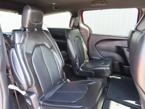 Used 2025 Chrysler Pacifica Select FWD image 29