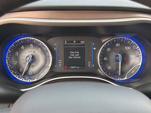 Used 2017 Chrysler Pacifica LX w/ Tire & Wheel Group FWD image 20