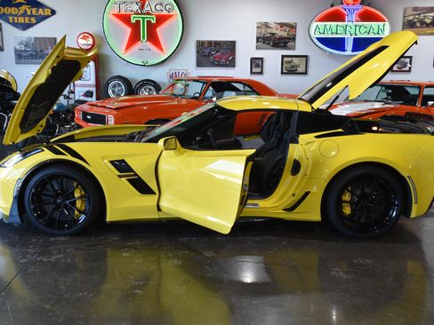 Used 2017 Chevrolet Corvette Grand Sport w/ Z07 Performance Package RWD image 13