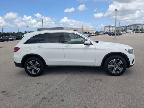 Used 2019 Mercedes-Benz GLC 300 w/ Multimedia Package image 4