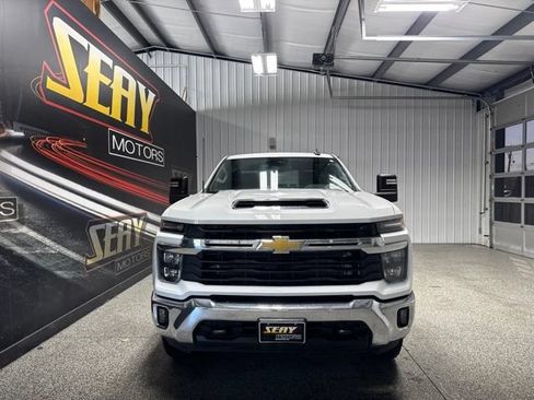 Used 2025 Chevrolet Silverado 2500 LT AWD/4WD image 18