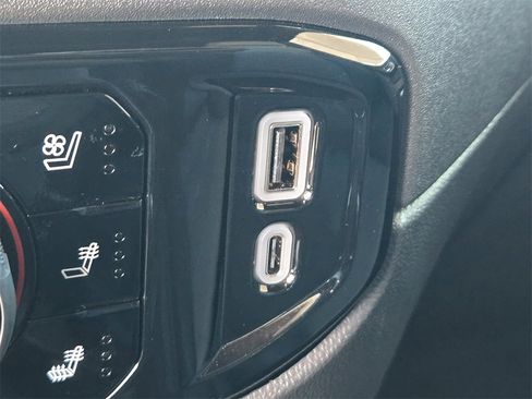 Used 2025 Chevrolet Silverado 1500 ZR2 image 21