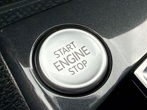 Used 2024 Volkswagen Tiguan SE R-Line image 36