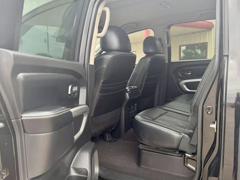 Used 2017 Nissan Titan PRO-4X w/ Pro-4x Convenience Package AWD/4WD image 12