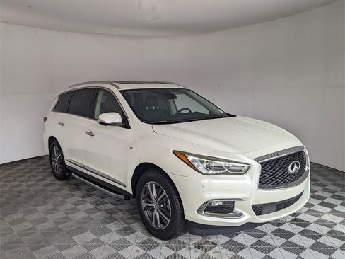 Used 2019 INFINITI QX60 Luxe w/ Essential Package image 2