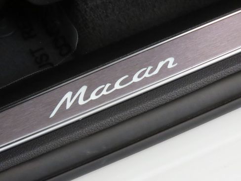 Certified 2026 Porsche Macan AWD/4WD image 43