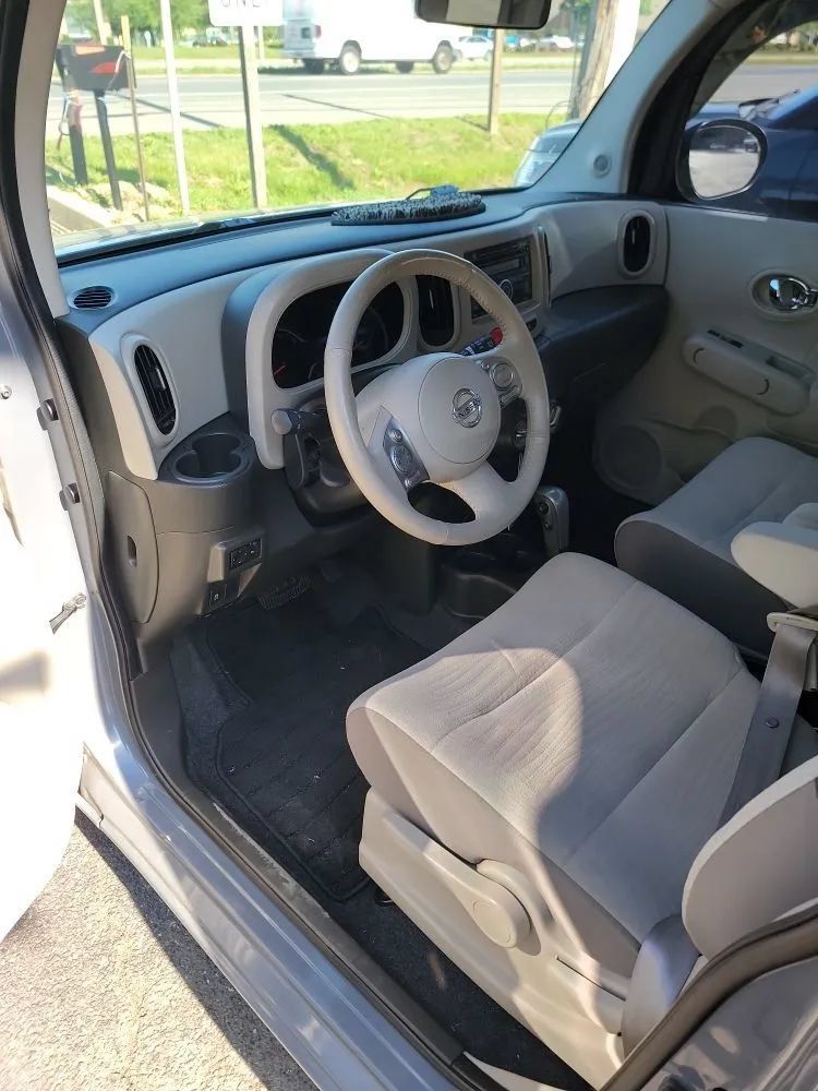 Used 2013 Nissan Cube 1.8 S w/ Interior Designer Pkg FWD image 8