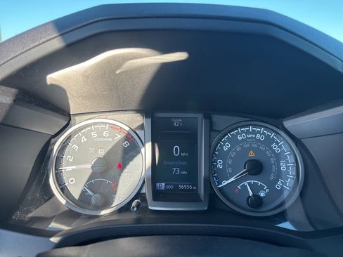 Used 2020 Toyota Tacoma TRD Off-Road image 8