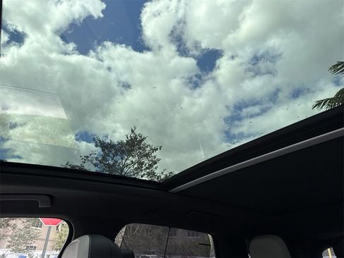 Used 2024 Porsche Cayenne S image 54