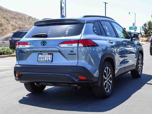 Certified 2024 Toyota Corolla Cross AWD Hybrid w/ Moonroof Package image 4