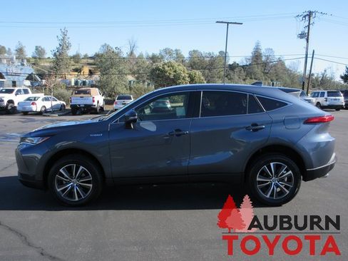 Certified 2021 Toyota Venza LE image 9