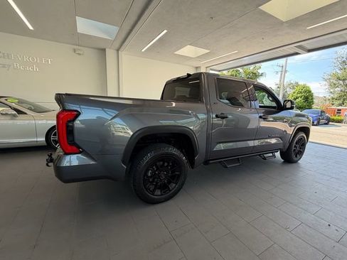 Used 2022 Toyota Tundra SR5 w/ SR5 Convenience Package AWD/4WD image 11