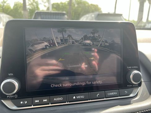 Used 2022 Nissan Rogue SV FWD image 25