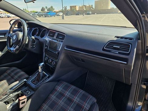 Used 2017 Volkswagen Golf 4-Door FWD image 20