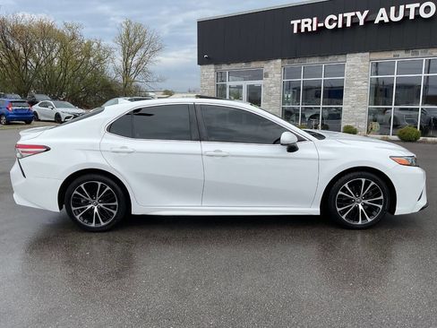 Used 2019 Toyota Camry SE FWD image 9