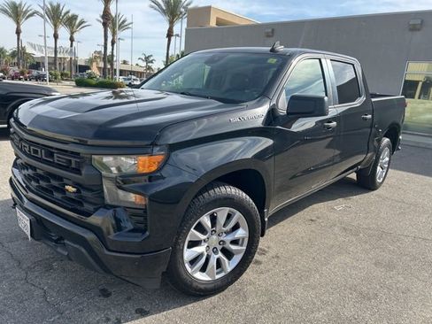 Used 2022 Chevrolet Silverado 1500 Custom image 2
