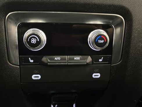 Used 2024 GMC Yukon XL Denali AWD/4WD image 37