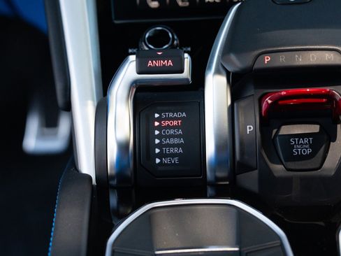 Used 2019 Lamborghini Urus AWD/4WD image 57