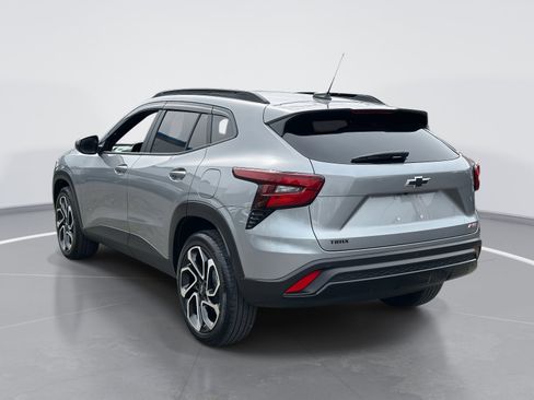 Used 2025 Chevrolet Trax RS w/ Driver Confidence Package image 7