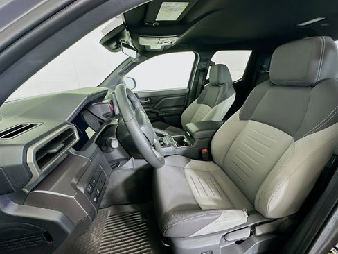 Used 2025 Toyota Tacoma TRD Off-Road image 15