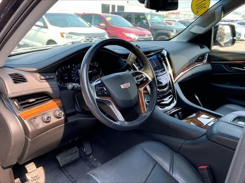 Used 2017 Cadillac Escalade ESV Luxury AWD/4WD image 14