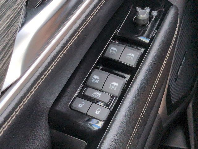 Certified 2024 Jeep Wagoneer Series II w/ Flexible Seating Group RWD image 25