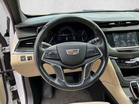 Used 2019 Cadillac XT5 AWD image 11