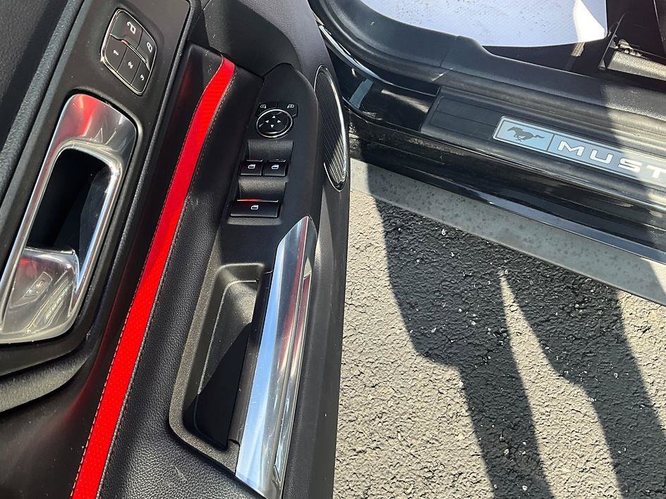 Used 2018 Ford Mustang GT Premium w/ GT Performance Package RWD image 14