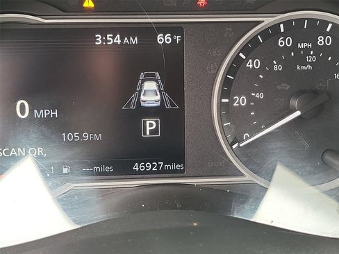 Used 2020 Nissan Versa SV FWD image 4
