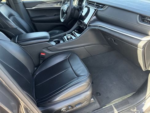 Used 2024 Jeep Grand Cherokee L Limited w/ Luxury Tech Group II image 11