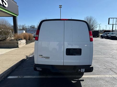 Used 2012 Chevrolet Express 2500 image 7