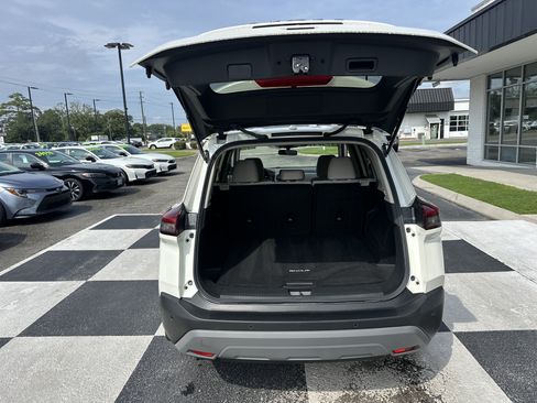 Used 2023 Nissan Rogue SV FWD image 8