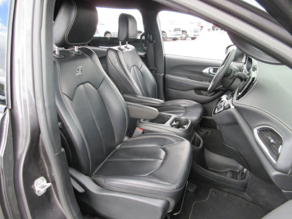 Used 2023 Chrysler Pacifica Touring-L w/ S Appearance Package FWD image 22