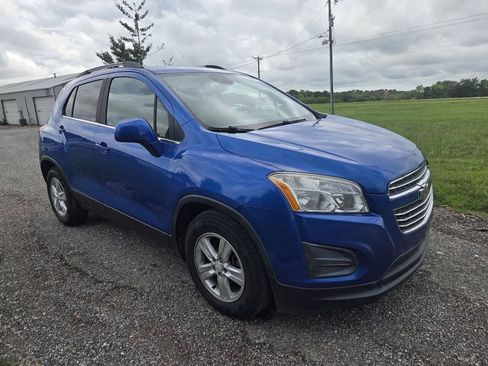 Used 2015 Chevrolet Trax LT FWD image 2