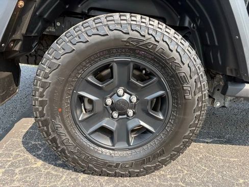 Used 2021 Jeep Gladiator Mojave w/ Cold Weather Group image 11