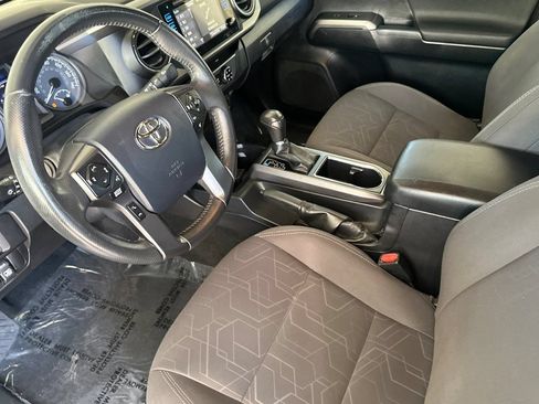 Certified 2017 Toyota Tacoma TRD Off-Road w/ Tow Package AWD/4WD image 10