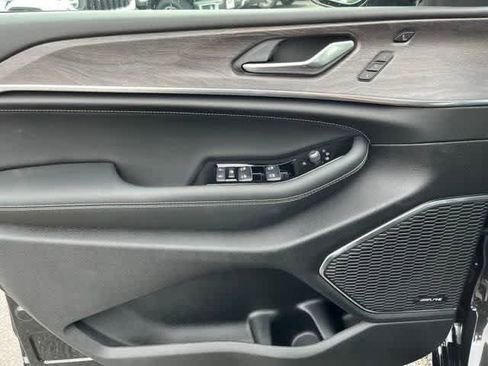 New 2025 Jeep Grand Cherokee L Overland w/ Luxury Tech Group IV image 13