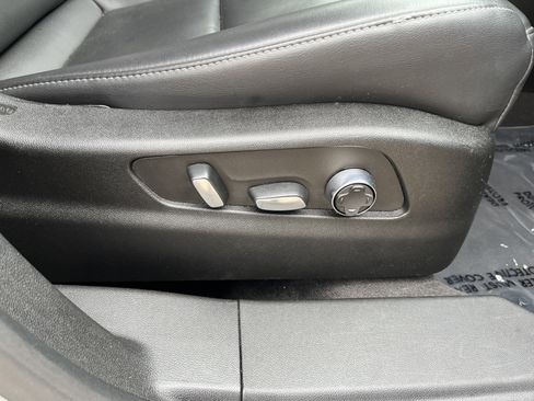 Used 2024 Cadillac XT4 Premium Luxury image 22