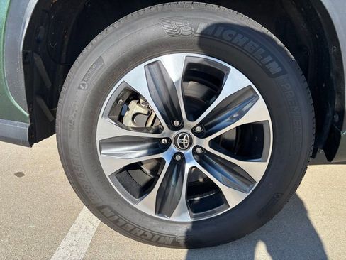 Used 2024 Toyota Highlander XLE image 10