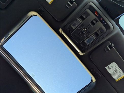 Used 2023 Chevrolet Tahoe Premier w/ Premium Package image 29