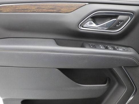 Used 2023 Chevrolet Suburban Premier image 16