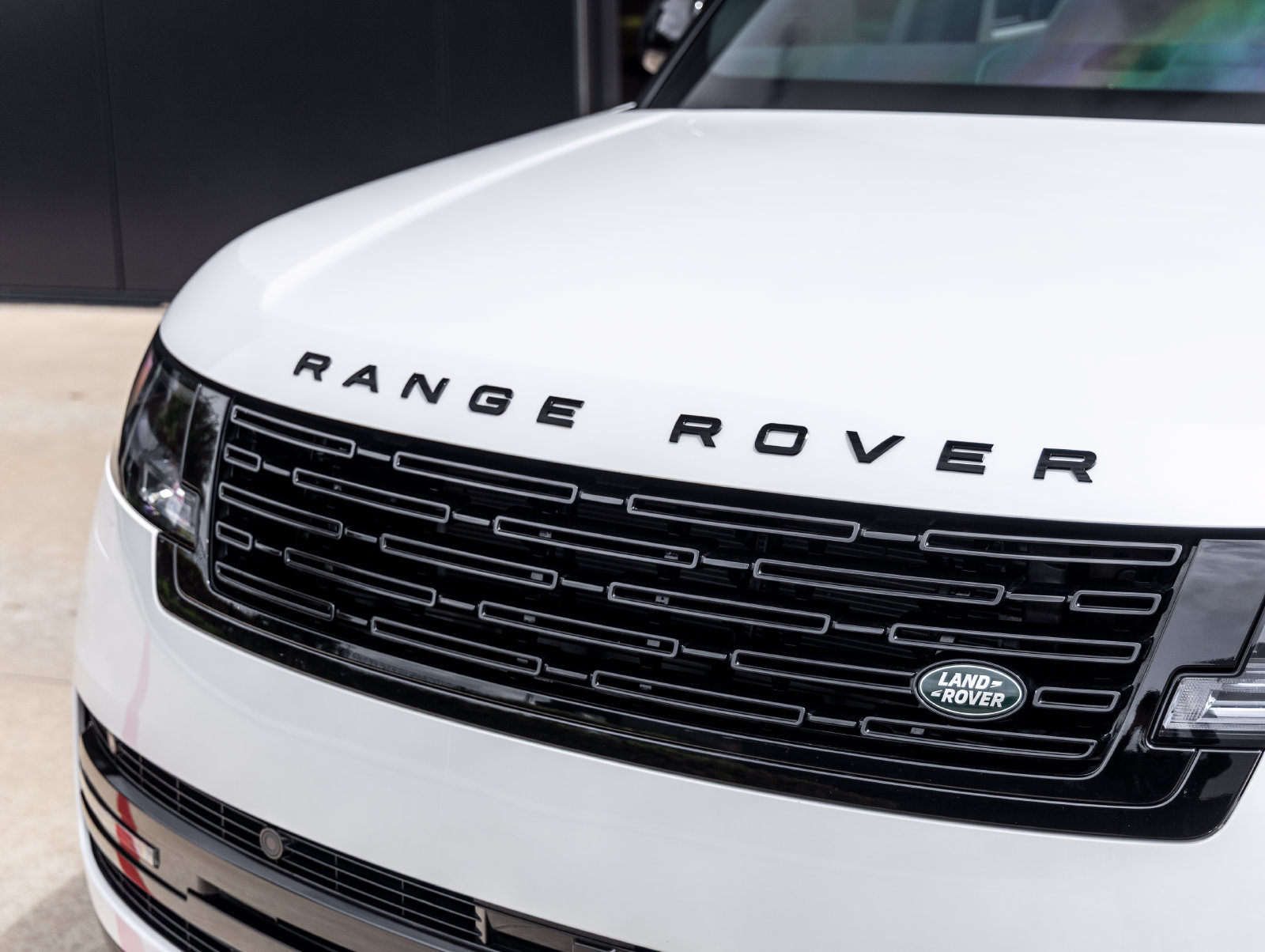 Used 2025 Land Rover Range Rover SE AWD/4WD image 16