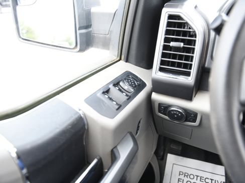 Used 2016 Ford F150 XLT AWD/4WD image 17