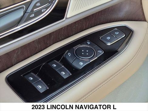 Used 2023 Lincoln Navigator L Reserve AWD/4WD image 11