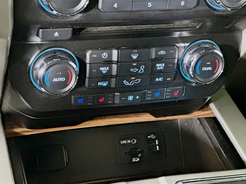 Used 2015 Ford F150 Lariat w/ Equipment Group 501A Mid AWD/4WD image 24
