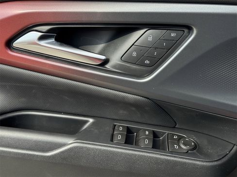 New 2026 Chevrolet Equinox EV RS image 19