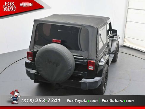 Used 2018 Jeep Wrangler Sahara w/ Dual Top Group AWD/4WD image 27