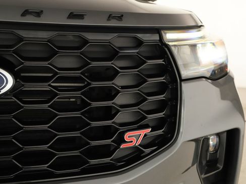Used 2025 Ford Explorer ST AWD/4WD image 35