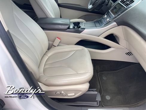 Used 2019 Lincoln Nautilus Premier AWD/4WD image 18