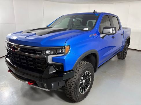 Used 2025 Chevrolet Silverado 1500 ZR2 w/ Technology Package image 5